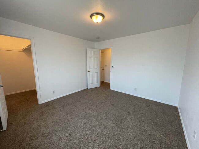 Building Photo - 7100 Rosanna St