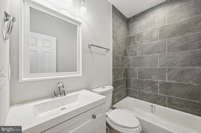 Building Photo - 750 Reservoir St