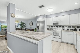 Building Photo - 600 Valley Stream Dr