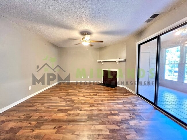Building Photo - 6008 Village Creek Dr