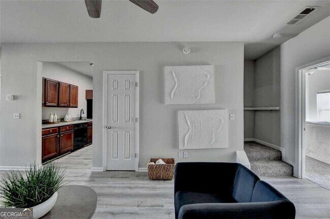 Building Photo - 4605 Blue Iris Way
