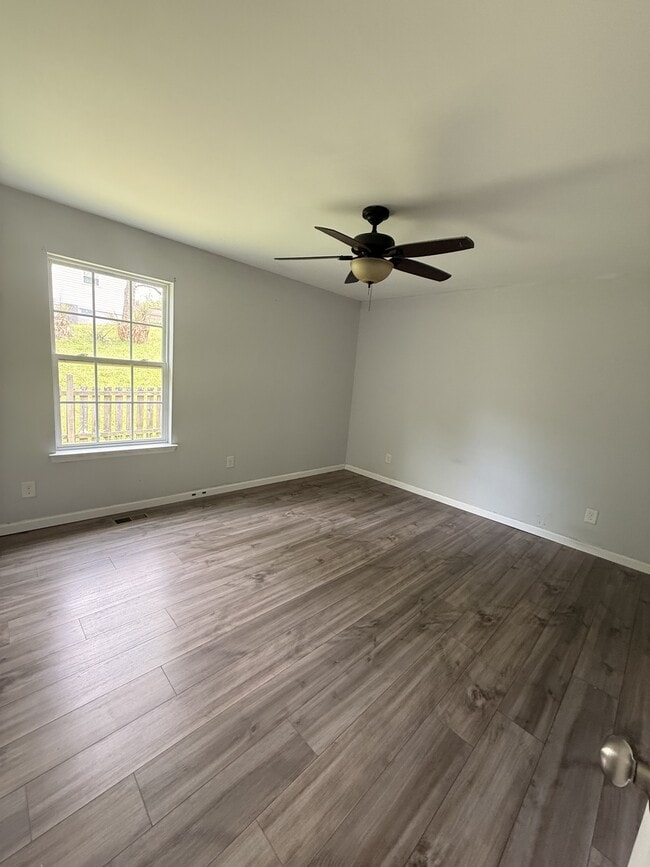 Building Photo - 1405 Lee St SE