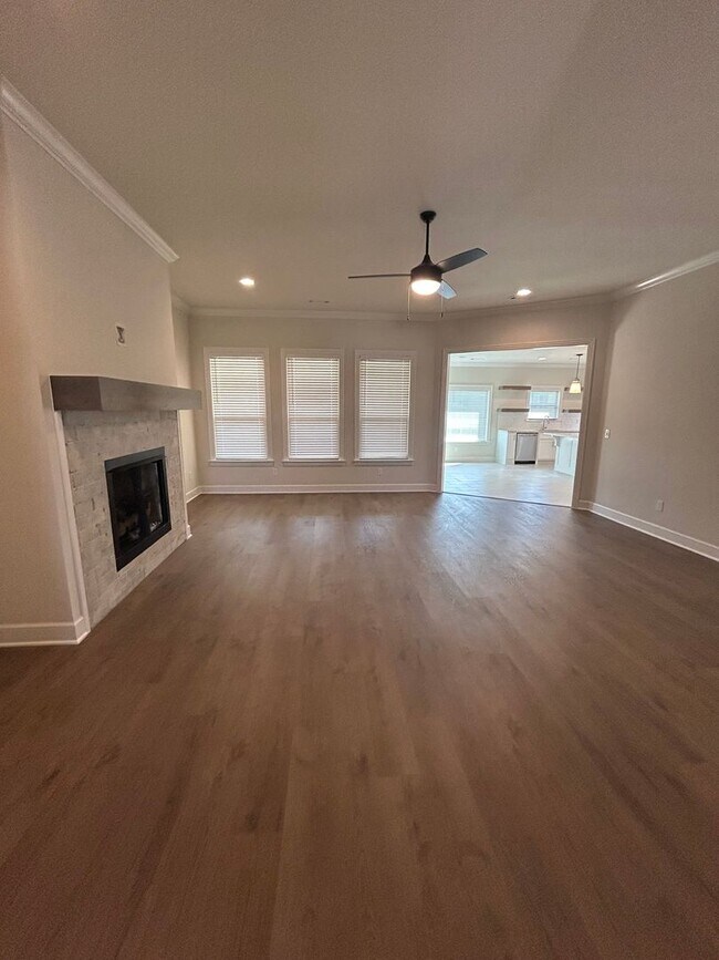 Building Photo - Beautiful Modern Home in Pea Ridge!