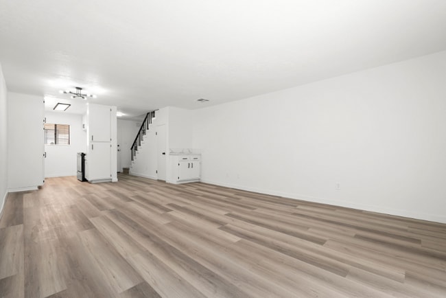 Building Photo - 5240 Whitsett Ave