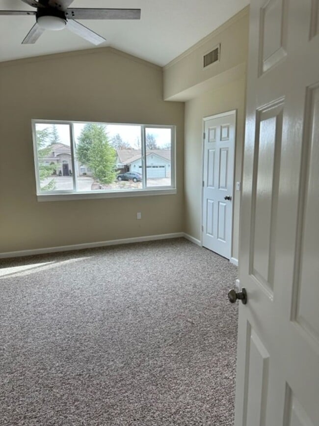 Building Photo - 2471 Starling Dr