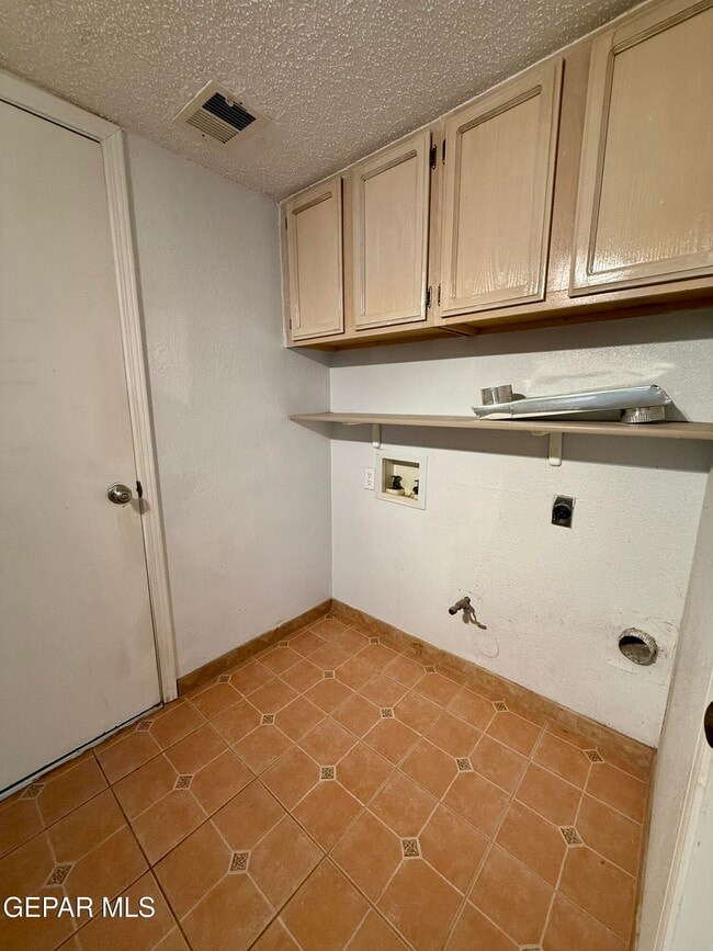 Building Photo - 10924 Walden Pond Ln