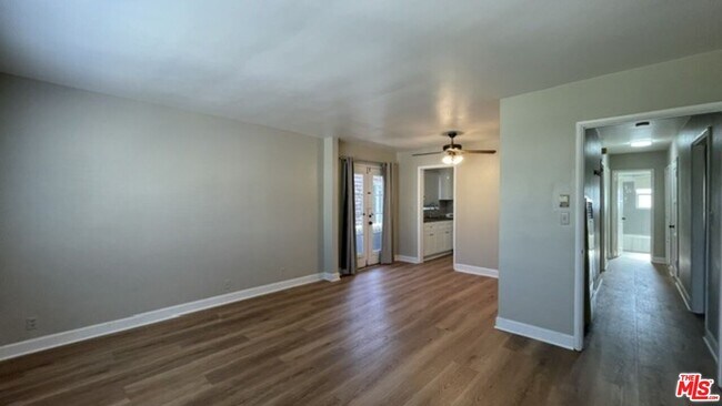 Building Photo - 4121 Ocean View Blvd