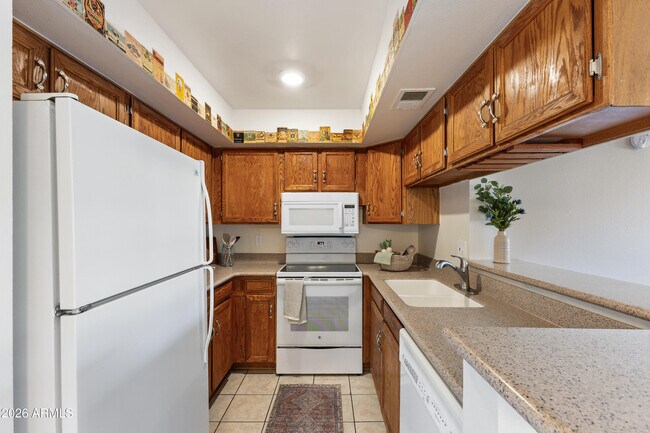 Building Photo - 540 N May