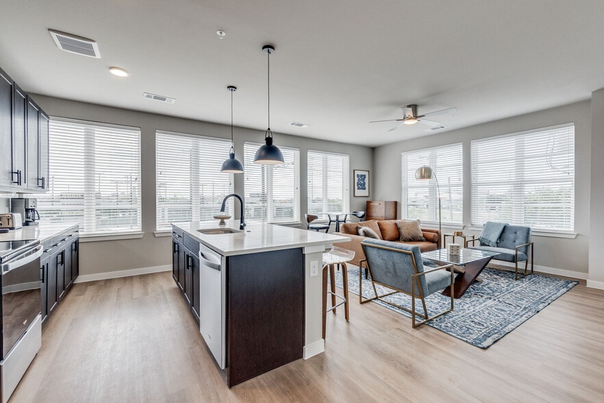 Willow 3900 Commerce St Dallas TX 75226 Apartment Finder