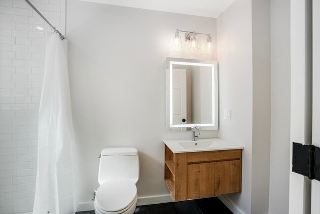 Building Photo - 27 Linden St