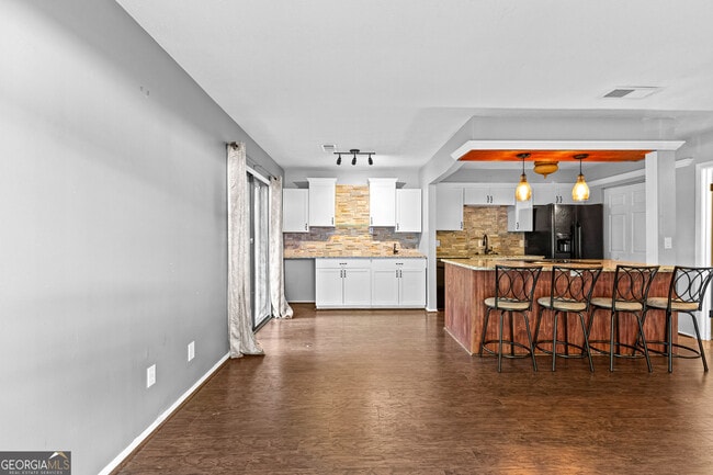 Building Photo - 143 Twiggs Cor