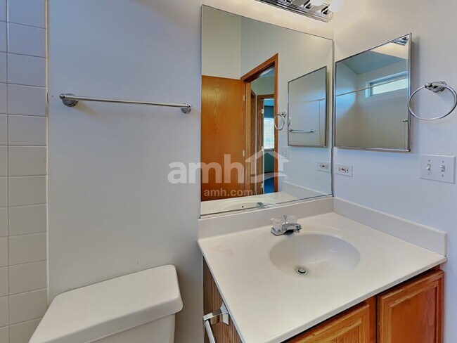 Building Photo - 2 Hastings Ct