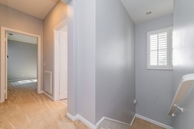 Building Photo - 3BD/2.5BA/2Garage Two Story upgraded End Unit Condo Woodbury Irvine $4800