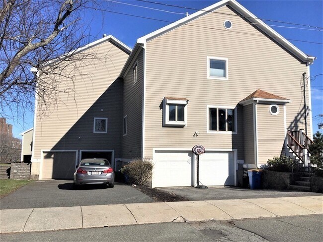 Building Photo - 141 Groves Ave