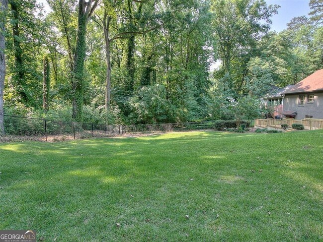 Building Photo - 5575 Lake Forrest Dr NW