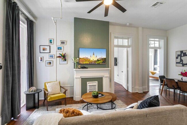 Building Photo - 715 St Charles Ave