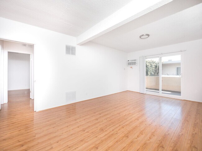 Interior Photo - 1863 10th St.