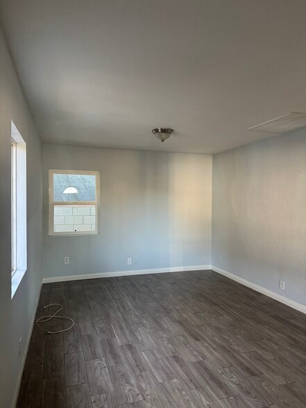 Building Photo - 225 1/2 N Townsend Ave