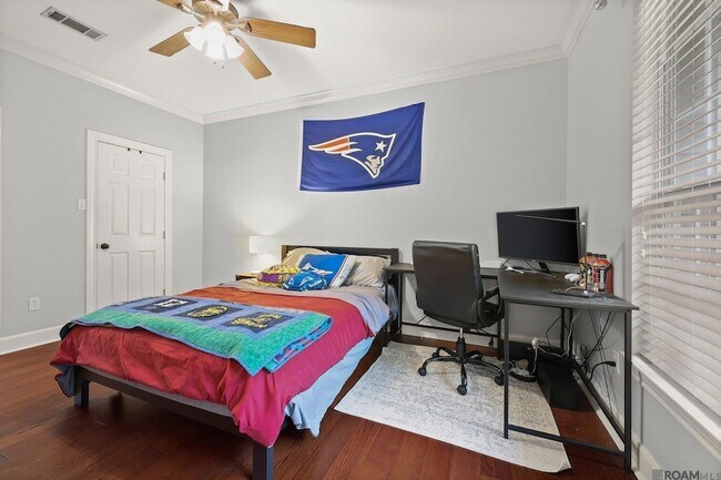 Building Photo - 710 E Boyd Dr