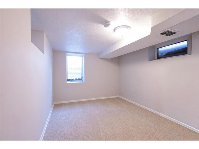 Building Photo - 118 13th Ave S