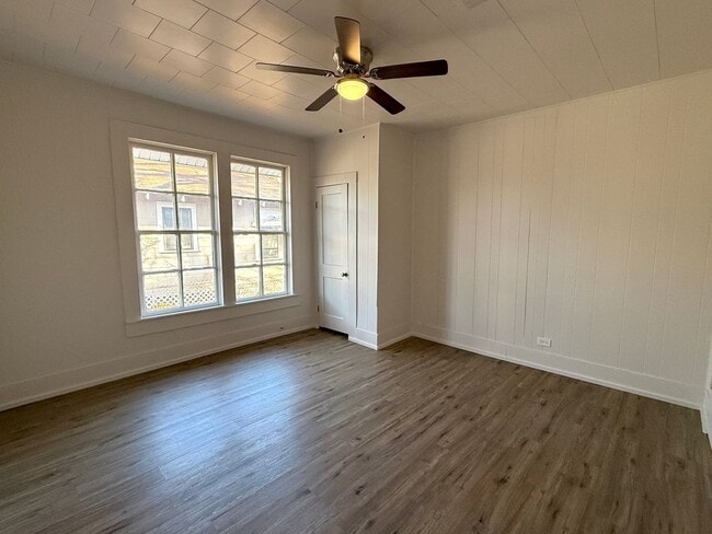 Building Photo - 503 N 5th St