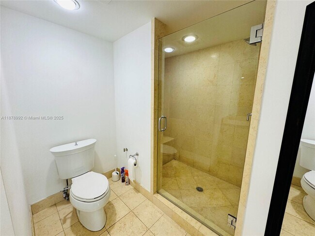 Building Photo - 20000 E Country Club Dr