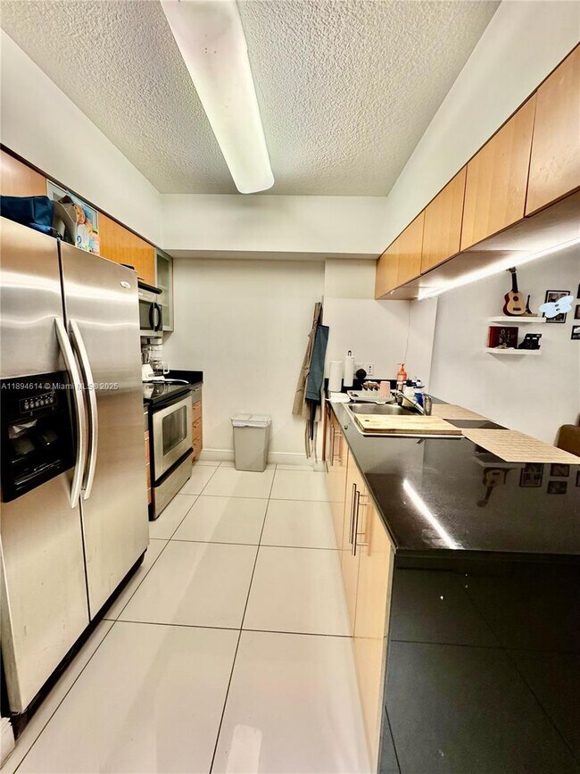 Building Photo - 1750 N Bayshore Dr