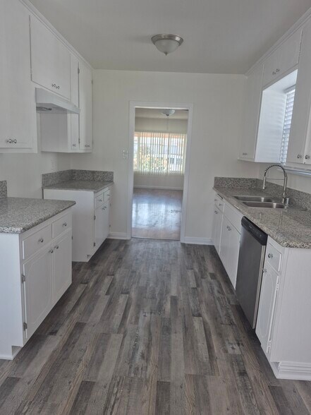 Building Photo - 2809 W 152nd St