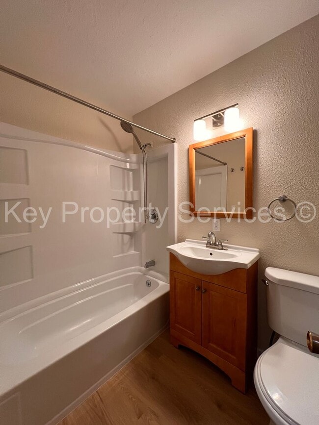 Building Photo - Beautifully Renovated Ranch in Vancouver H...