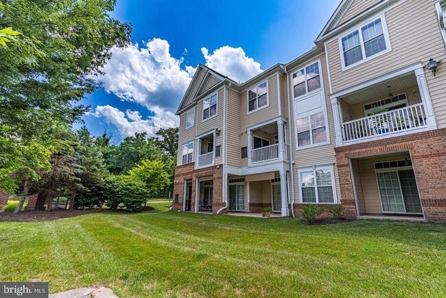 Building Photo - 43920 Hickory Corner Terrace