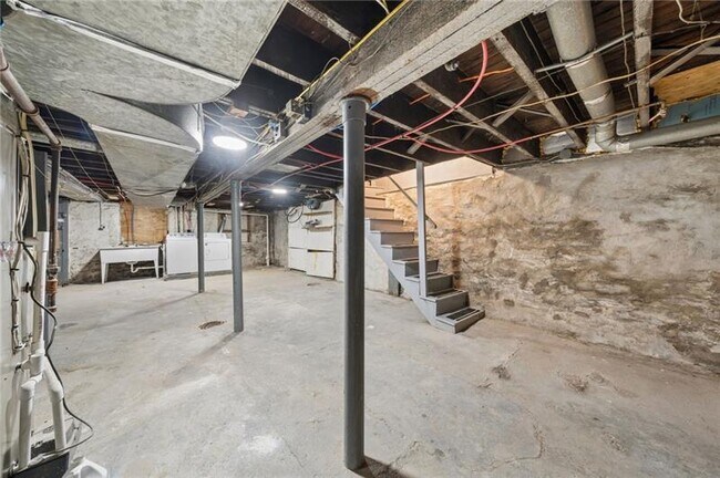 Building Photo - 1020 Jancey St