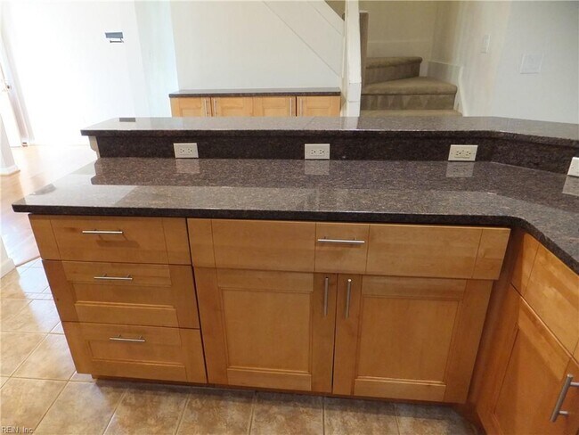 Building Photo - 4420 Clyde St