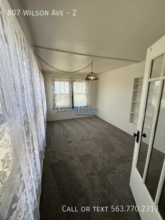Building Photo - 807 Wilson Ave