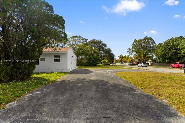 Building Photo - 6200 Fletcher St