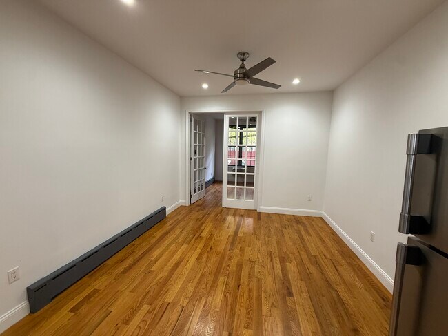 Building Photo - 308 Troutman St