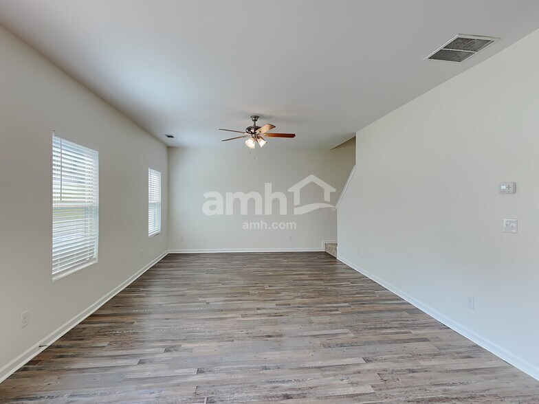 Building Photo - 290 Maxton Ave