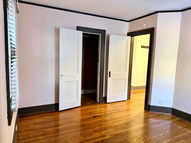 Building Photo - Charming Cape Cod Single Family with inground pool in Norfolk