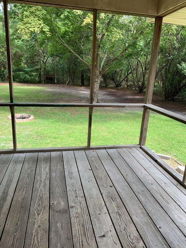 Building Photo - 3 Bedroom 1.5 Bath House on N. Wallace Ava...