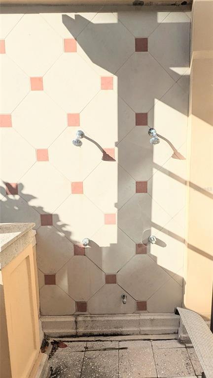 Building Photo - 750 N Tamiami Trl