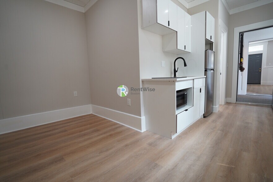 Building Photo - 142 Dorchester St