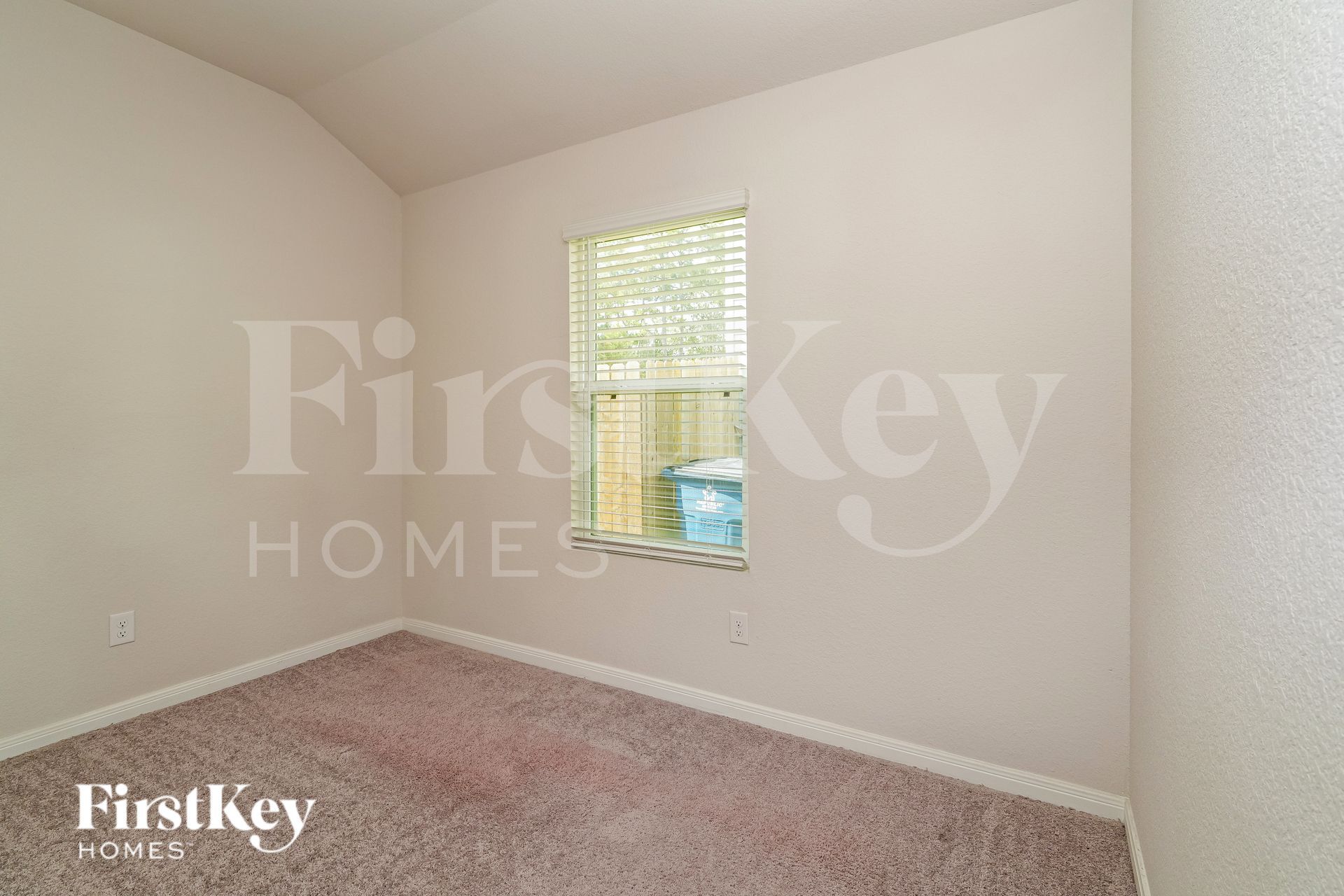 Building Photo - 17644 Cedar Crst Dr