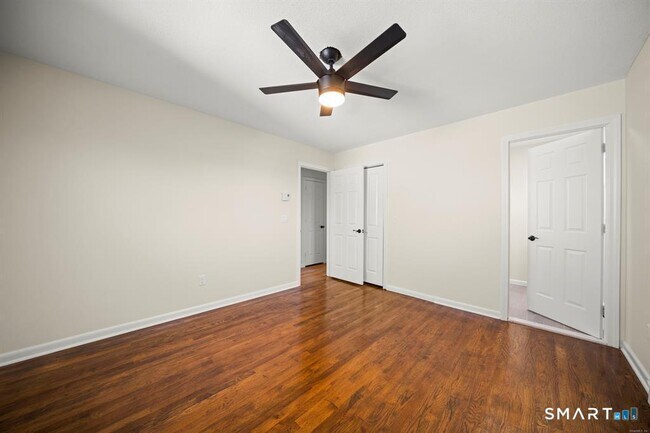 Building Photo - 25 Greenview Dr