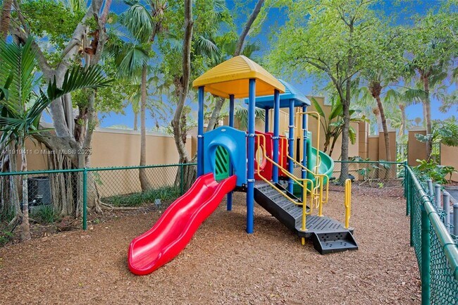 Building Photo - 19601 E Country Club Dr