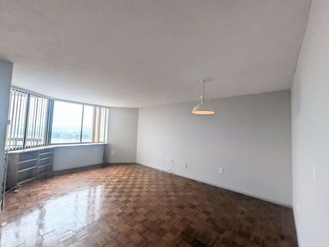 Primary Photo - 1240 Harmon Cove Tower