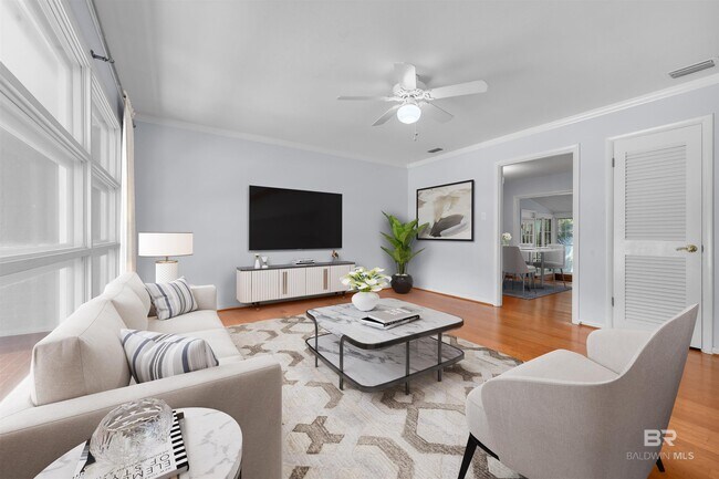 Building Photo - 252 South Dr