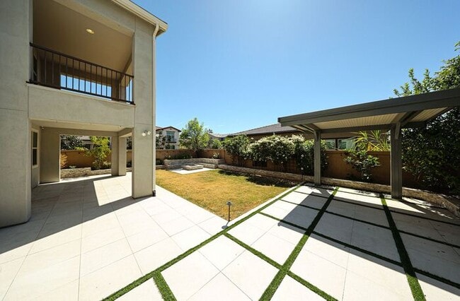 Building Photo - Beautiful 5bedrooms-2Baths Modern Style Home!