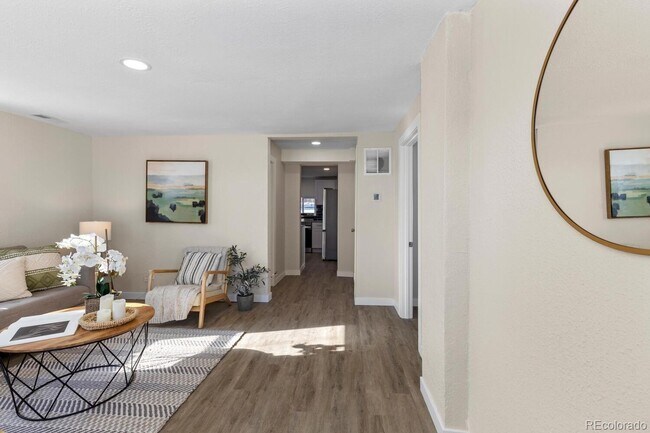 Building Photo - For Rent – Renovated 3 Bedroom Bungalow in Englewood