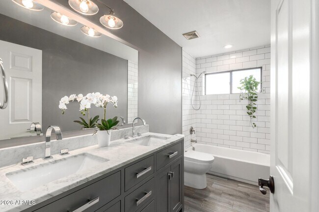 Building Photo - 11430 N 16th St