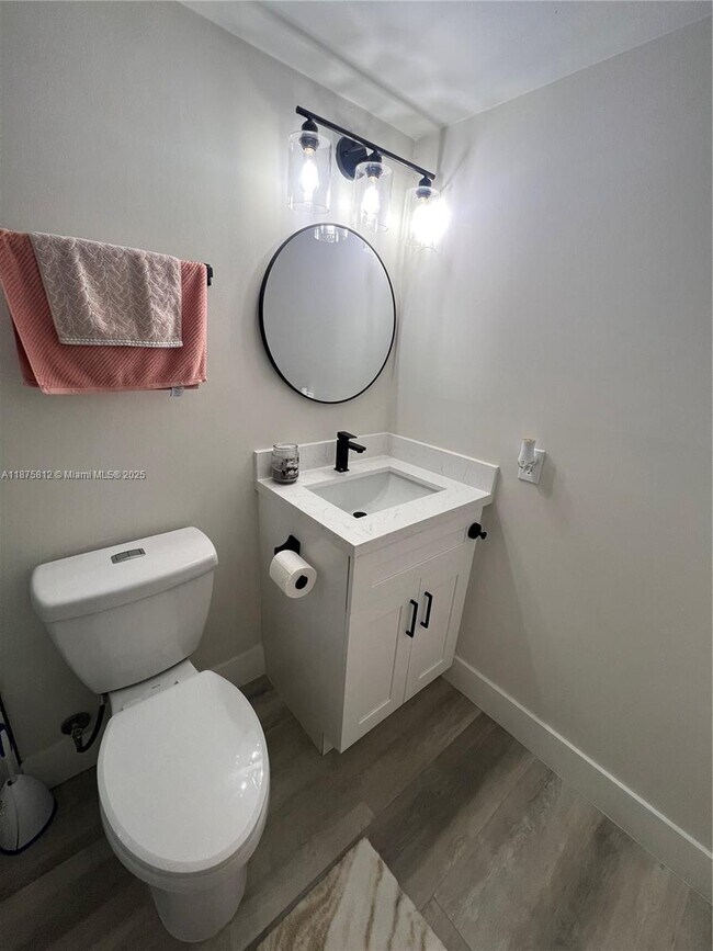 Building Photo - 4950 E Sabal Palm Blvd