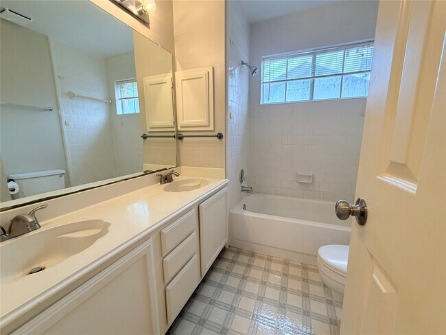 Building Photo - 3306 Vista Lake Dr